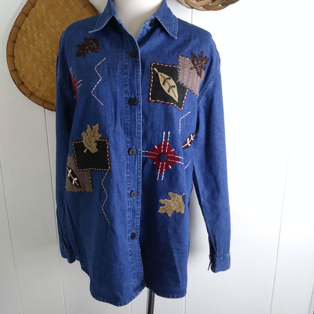 🌷Passport button denim jean top embroidered leaf